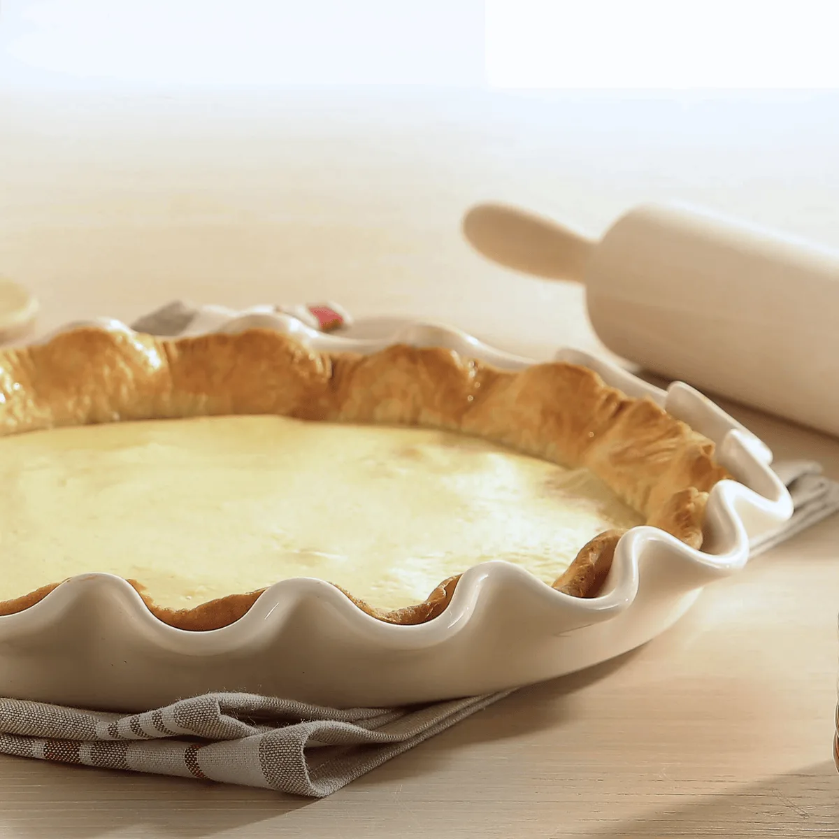 Emile Henry ruffled tart dish thumbnail 2